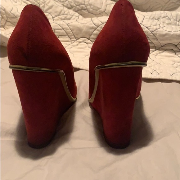 Shoes - Picture 2 of 6